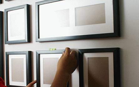 There is piece of bubble level vial which is used in frame installment.